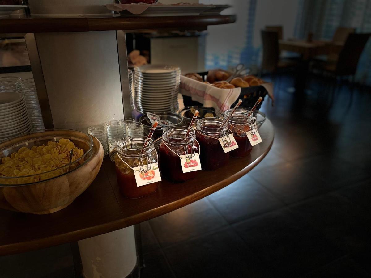 Garni - Hotel Am Burghuegel Innichen Buitenkant foto