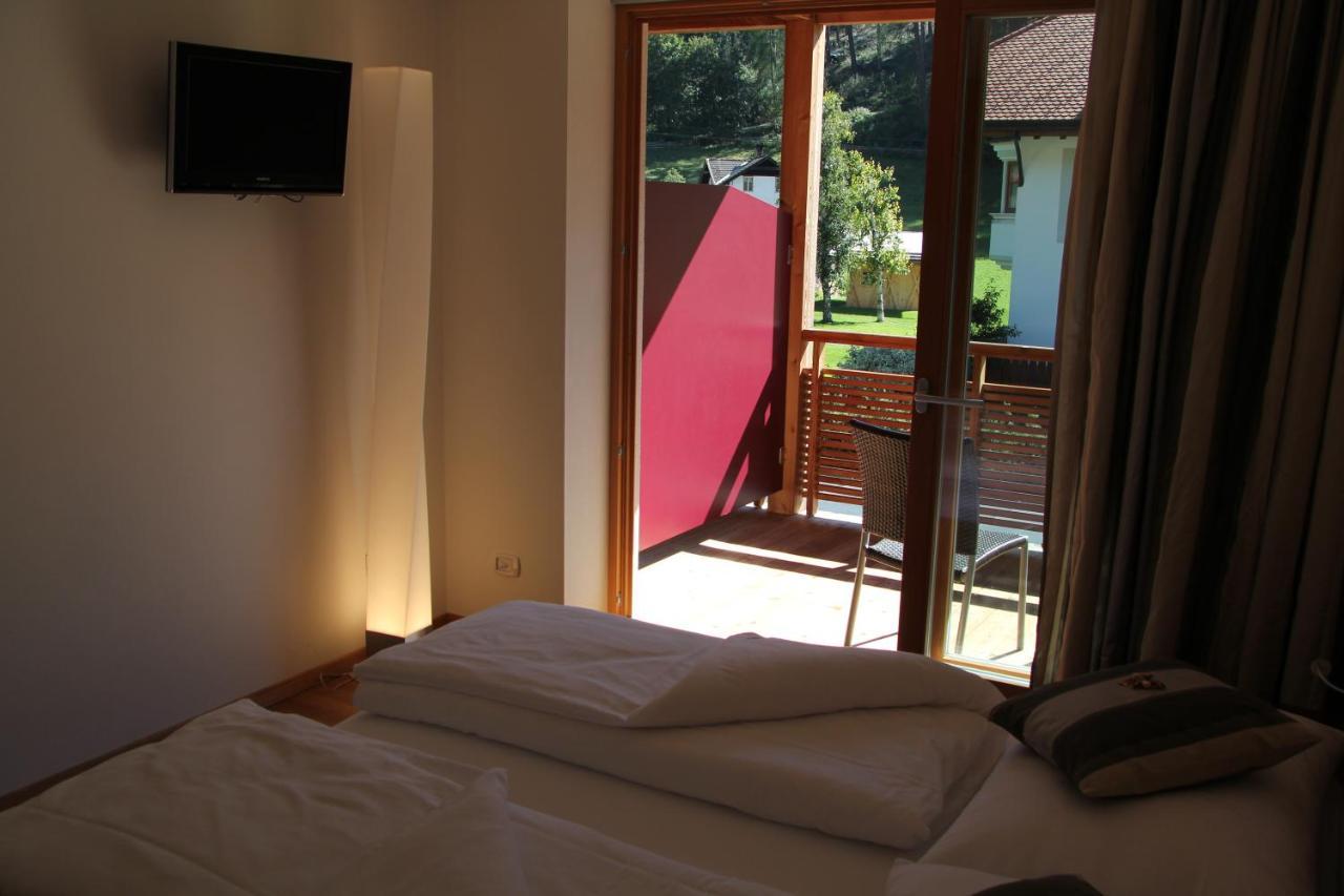 Garni - Hotel Am Burghuegel Innichen Buitenkant foto